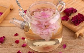 女人春季养生茶 玫瑰花茶是其一