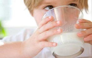 喝牛奶腹泻的原因 如何预防喝牛奶腹泻