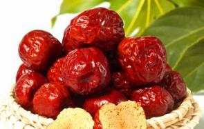 补血的水果：红枣樱桃和葡萄