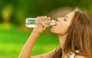 教你怎样喝水排毒养生 五点有助于改善排毒功效