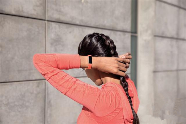 Fitbit发布智能手环Alta HR 主打睡眠监测功能