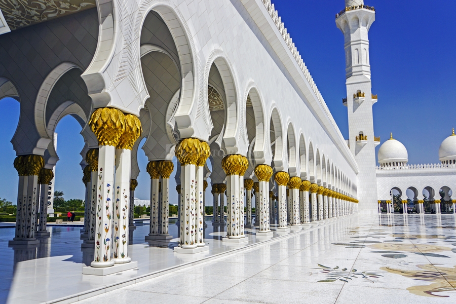 阿布扎比大清真寺 作为全世界最大的清真寺之一