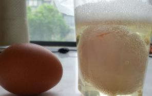 醋泡鸡蛋祛斑的功效及注意事项