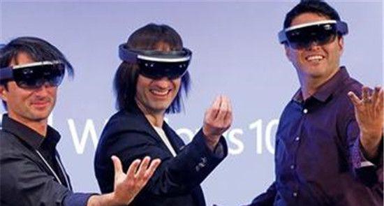 微软HoloLens全息眼镜细节透露：视野差还死贵