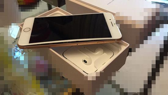 iPhone8内地首现爆裂:新机屏幕侧边裂开 没充过电