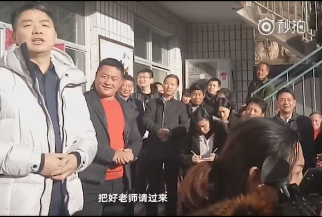 刘强东当村长首日：老师工资我发，每月不低于1万 一起来看看