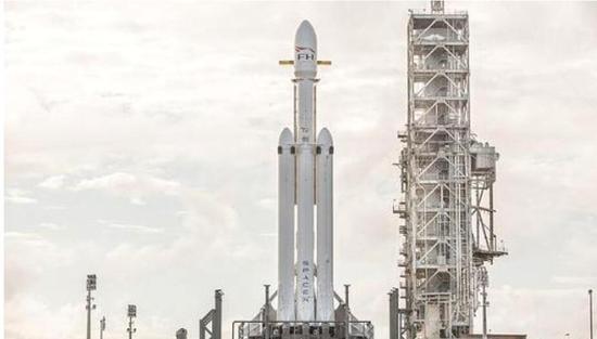 本月，SpaceX将把一辆特斯拉跑车送上太空