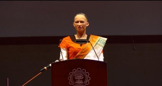 奥黛丽赫本机器人首访印度 还拒绝了人类的求婚