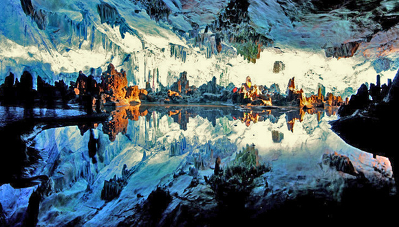 芦笛岩 中外游客游览桂林时必至的旅游热点
