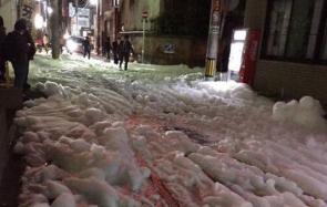 日本福冈震后出现奇怪现象 泡沫从地下涌出