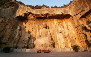 洛阳龙门石窟 是东方雕刻艺术的瑰宝