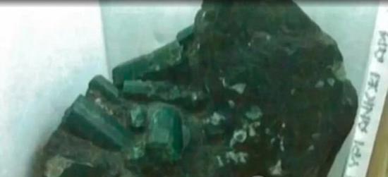 矿工挖出巨型翡翠 估价20亿元（图片）