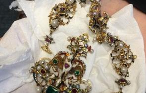 女子情急下卖掉旧项链 竟是18世纪初的老古董