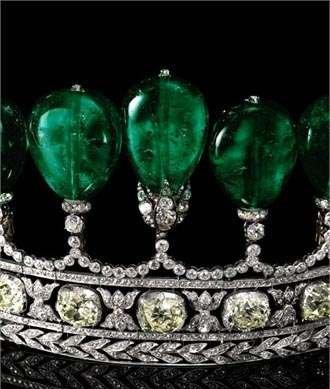 839万欧元镶绿宝石及钻石皇冠 太奢华了
